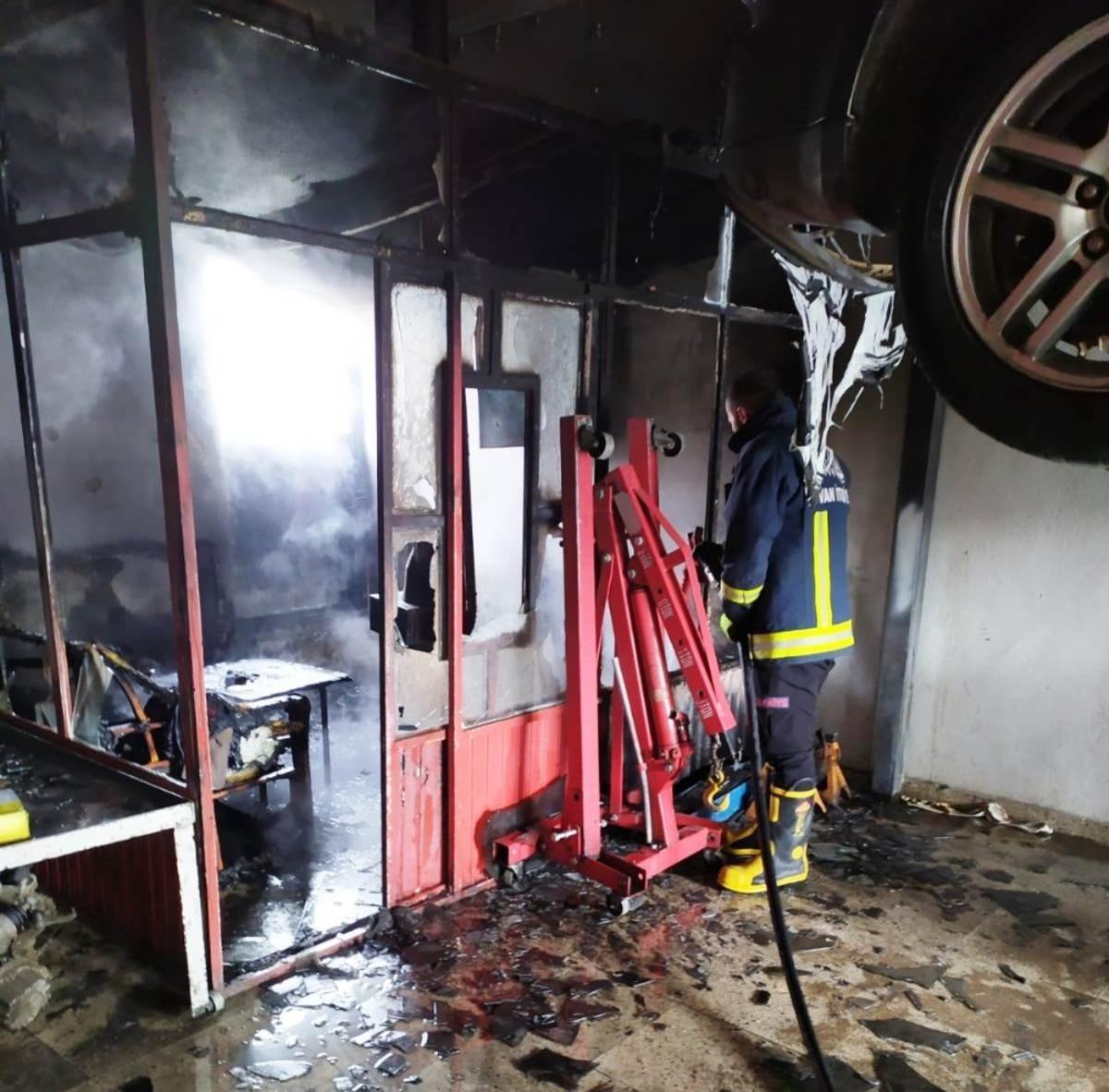 Van oto sanayi sitesinde işyeri yangını