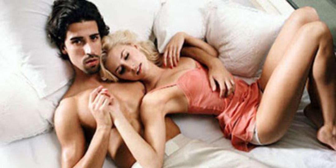 Sevgilisiyle yatağa soktular