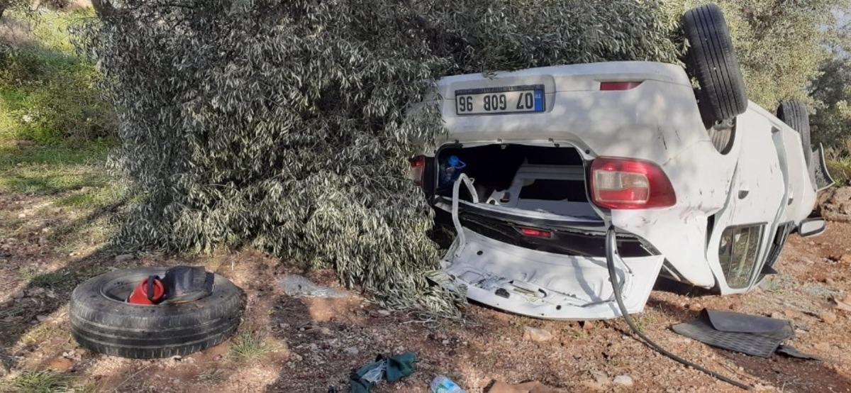 Virajı alamayınca taklalar attı; 3 yaralı