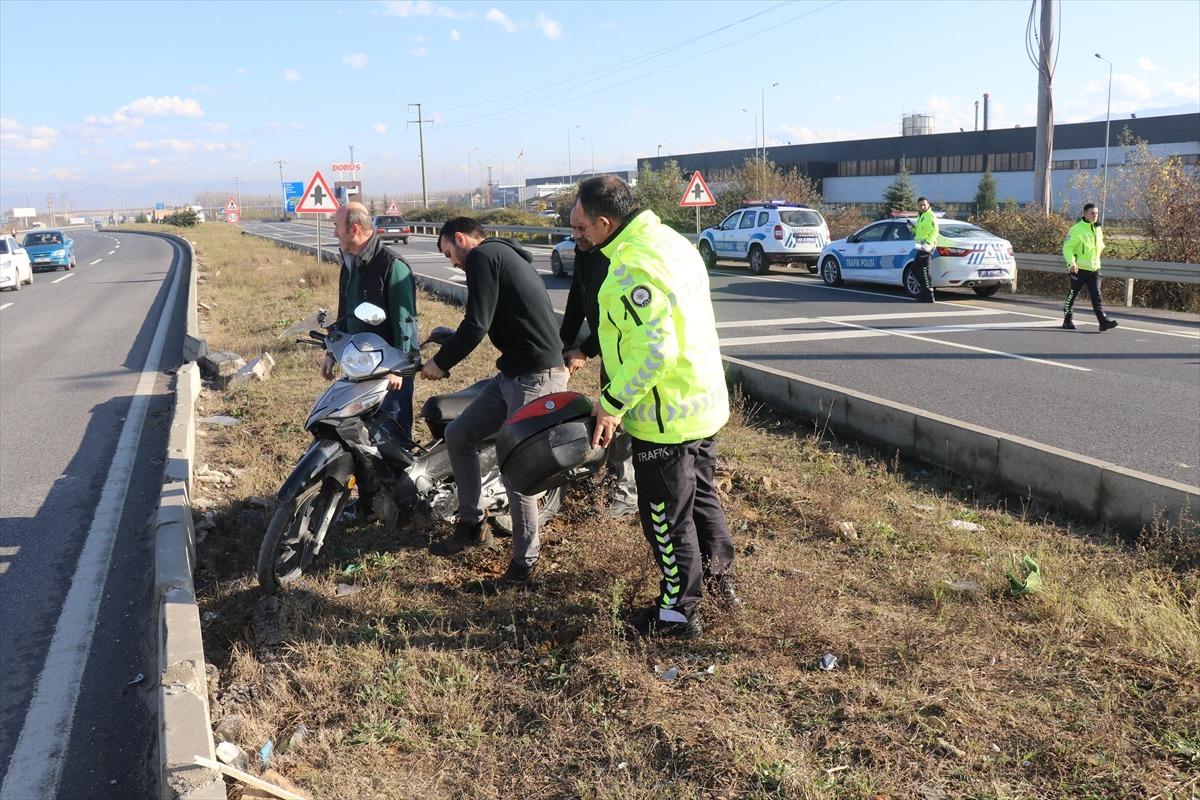 G&Uuml;NCELLEME - D&uuml;zce'de motosiklet kazası: 1 &ouml;l&uuml;, 1 yaralı