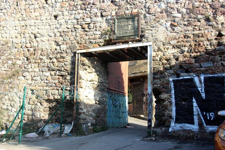 'Cenova Arması'na demir korkuluklu önlem G3