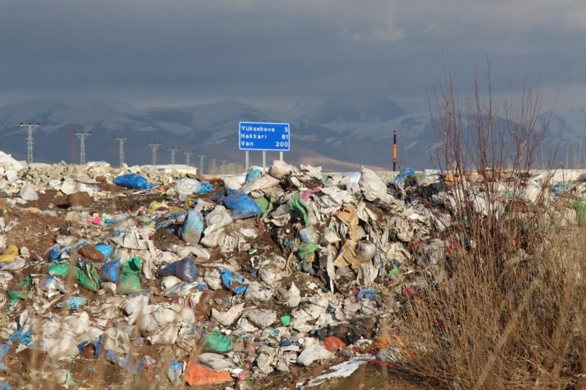 Kuş cennetini &ccedil;&ouml;pl&uuml;ğe &ccedil;evirdiler