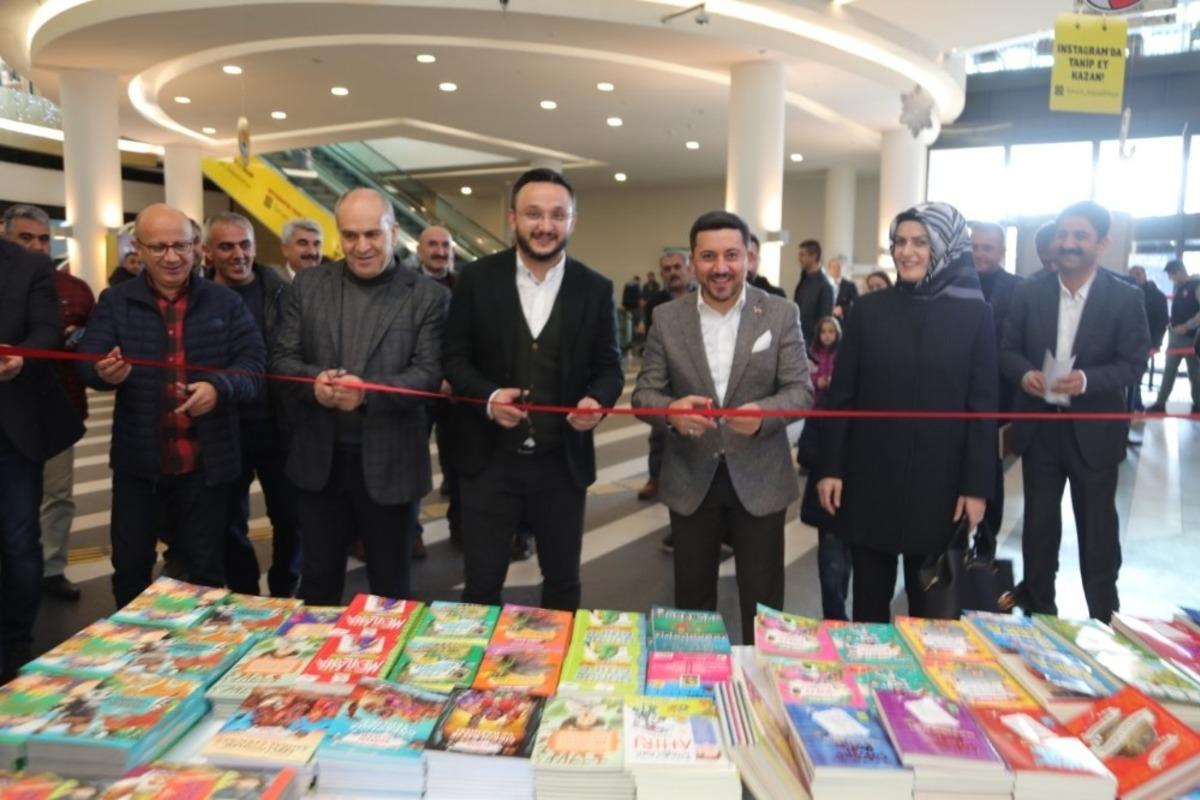 Nevşehir Belediyesi 1.Kitap fuarı a&ccedil;ılışı yapıldı
