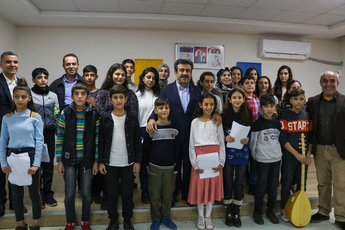 Diyarbakır B&uuml;y&uuml;kşehir Belediyesinden 900 &ouml;ğrenciye eğitim desteği