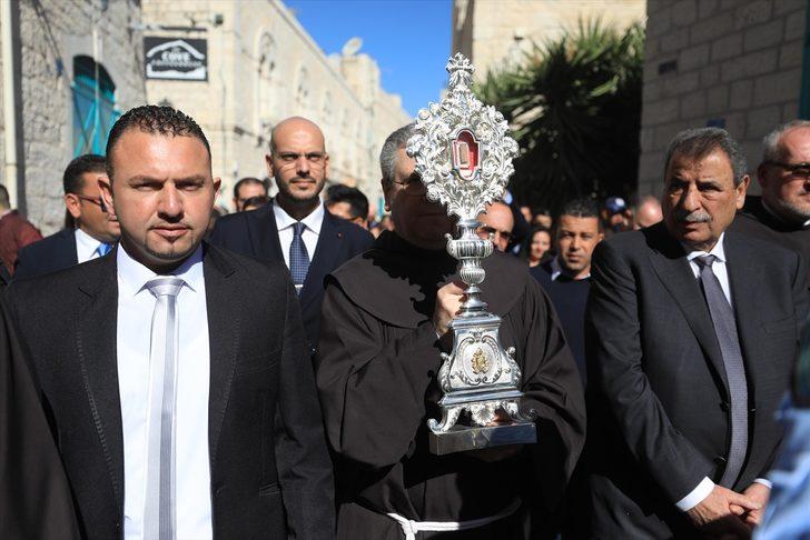 Filistin'de Hz. İsa'nın beşiğinin parçasının gelişi kutlandı G3