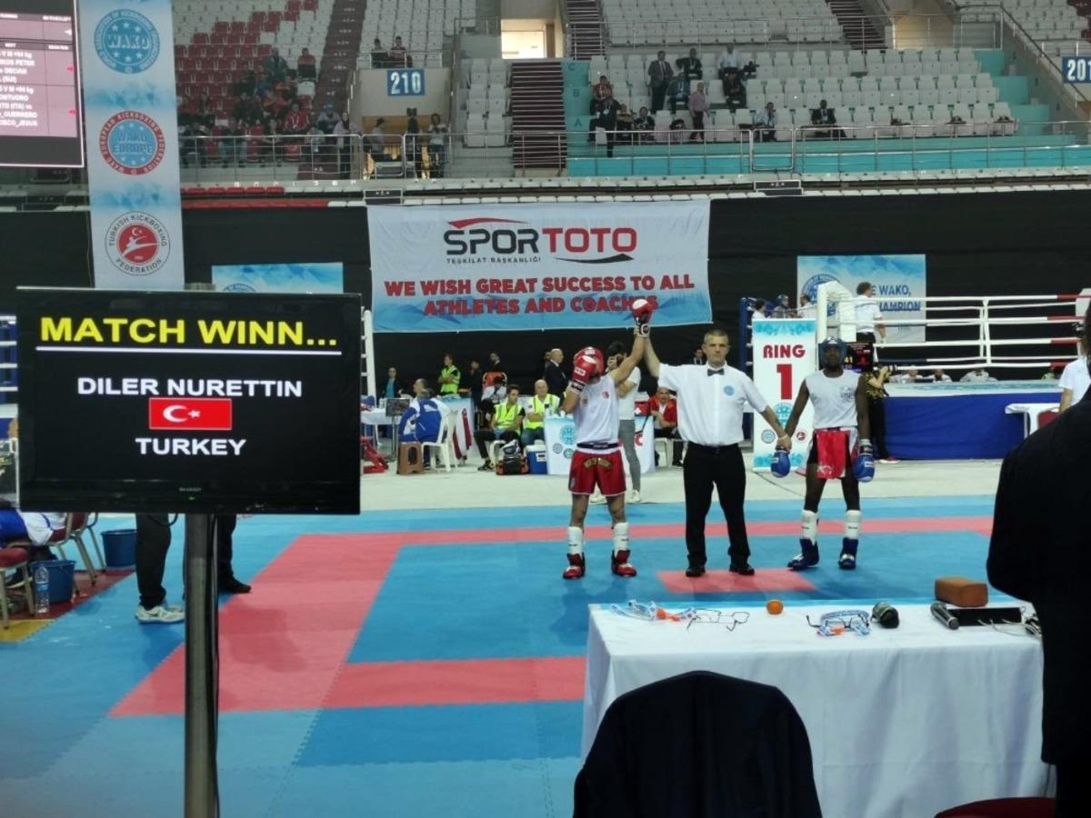 Wako B&uuml;y&uuml;kler Kickboks D&uuml;nya Şampiyonası&rsquo;nda &Ouml;zel Harekat polisi d&uuml;nya ikincisi oldu