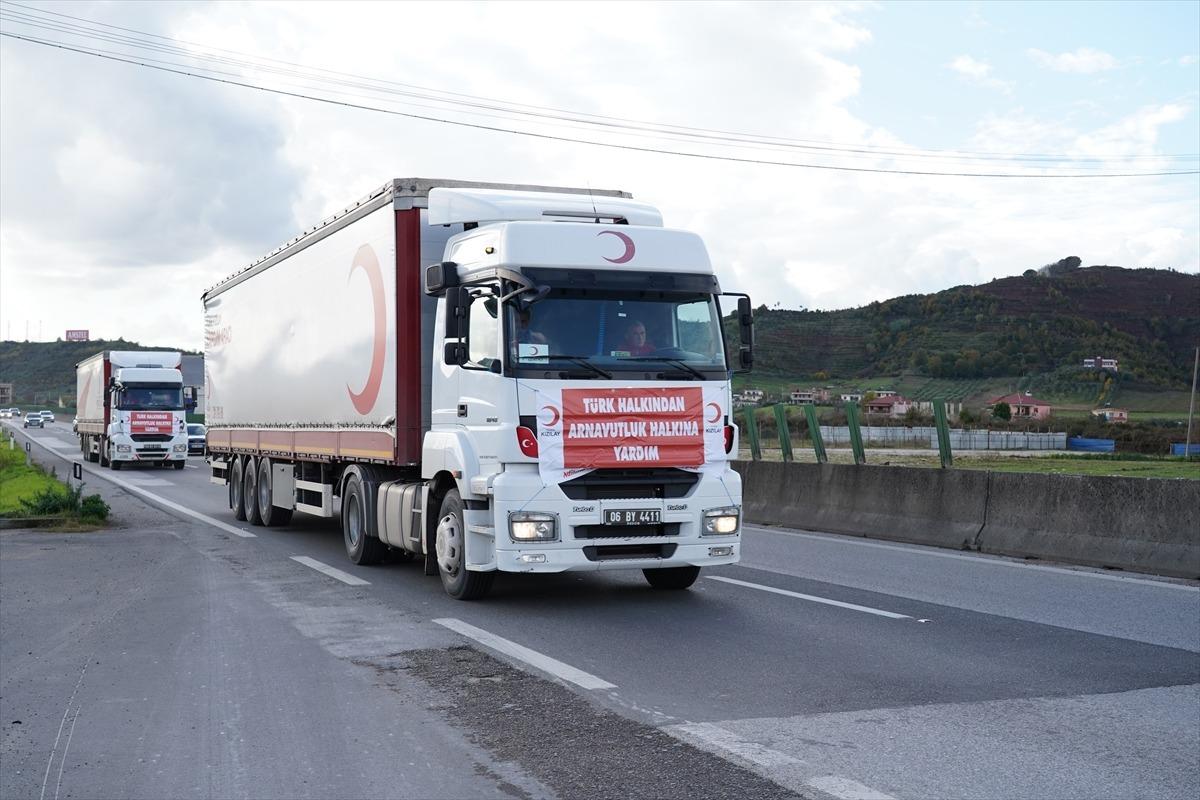 T&uuml;rk Kızılay Arnavutluk'ta depremzedeler i&ccedil;in &ccedil;adır kurmaya başladı