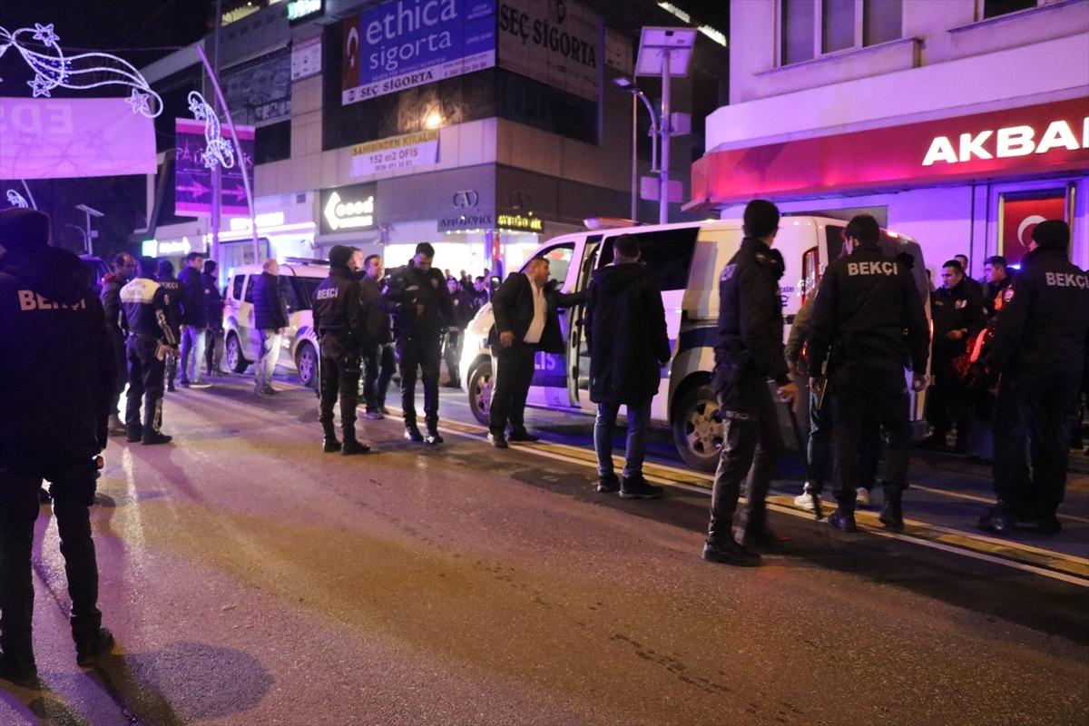 D&uuml;zce'de gergin gece! D&uuml;ğ&uuml;n salonu bir anda karıştı!