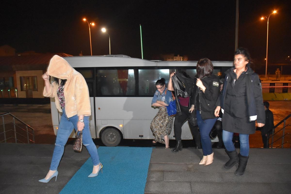 Kars'ta fuhuş operasyonu! 41 kişi g&ouml;zaltına alındı