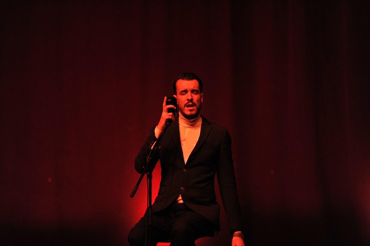 Cem Adrian Almanya'da sahne aldı