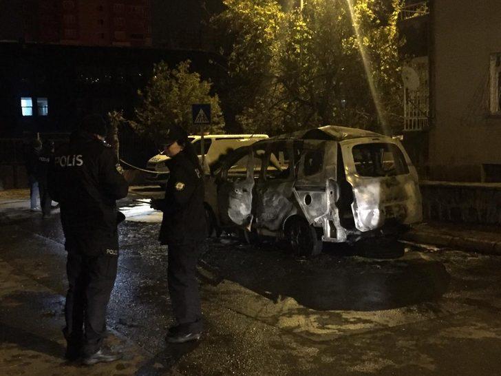 Kayseri'de park halindeki araç alev alev yandı! Bomba imha uzmanları geldi G2