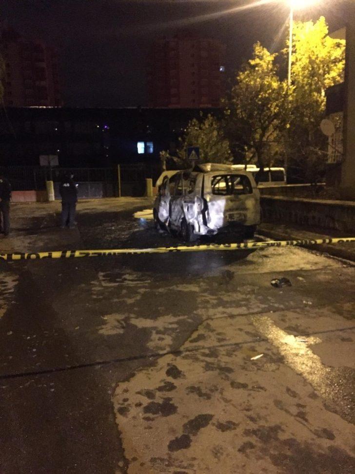 Kayseri'de park halindeki araç alev alev yandı! Bomba imha uzmanları geldi G5