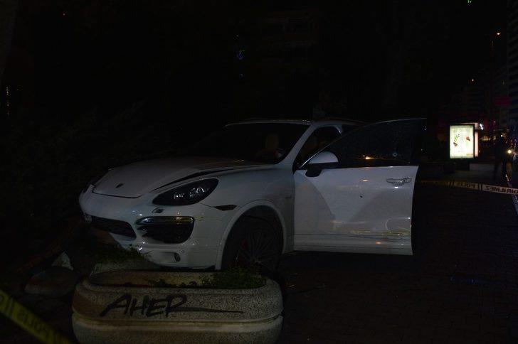 Şişli’de seyir halindeki lüks cip ve otomobil kurşunlandı: 1 ağır yaralı G2