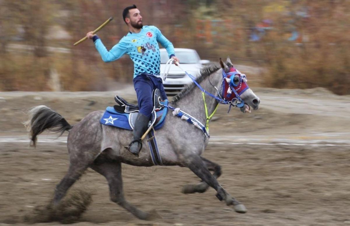 Bayburt&rsquo;ta atlı cirit m&uuml;sabakaları nefes kesti
