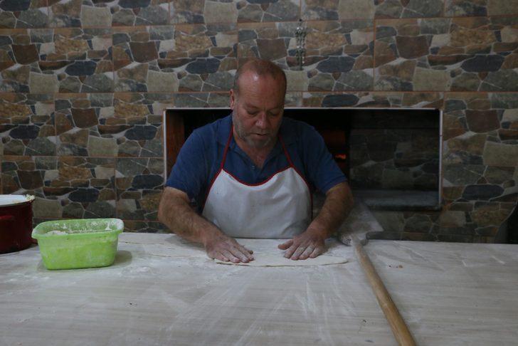 Alaşehir pidesi 2 asırlık lezzetiyle parmak ısırtıyor G3