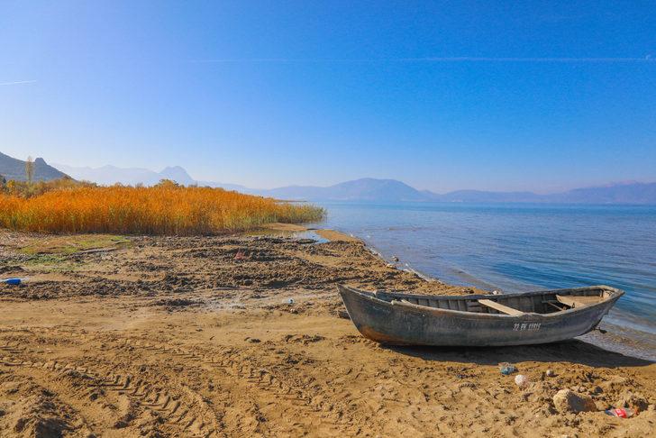 Eğirdir'in tabandan bağlı olduğu Beyşehir Gölü de kurudu G4