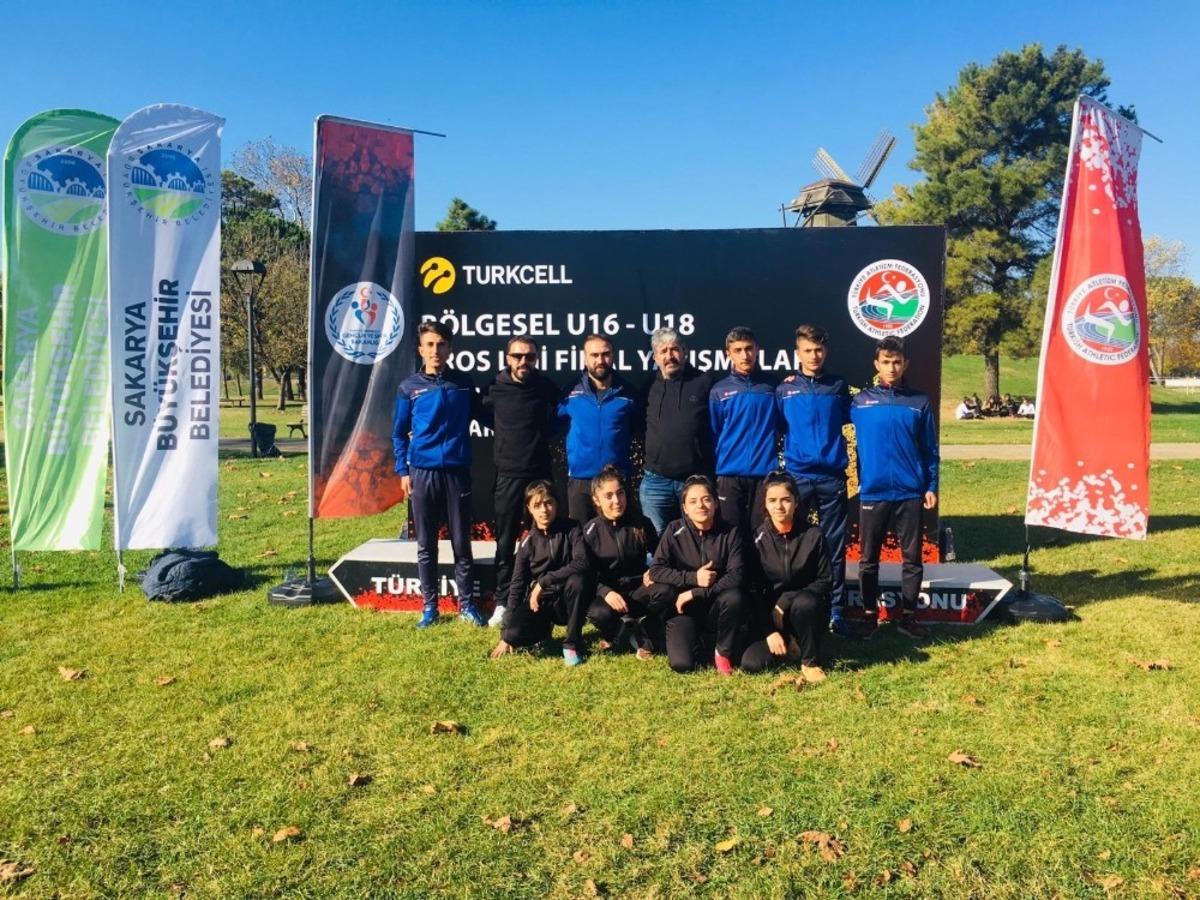 Vanlı atletlerden b&uuml;y&uuml;k başarı