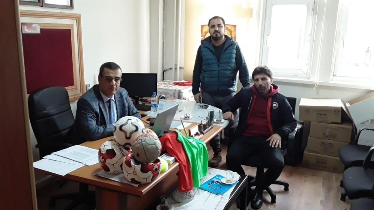 Amat&ouml;r kul&uuml;pten okullara spor malzemesi desteği