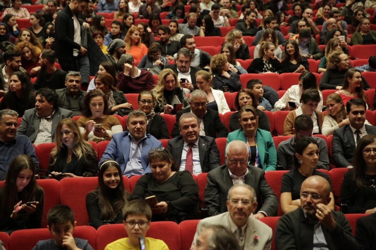 Grinko, m&uuml;zikseverle buluştu