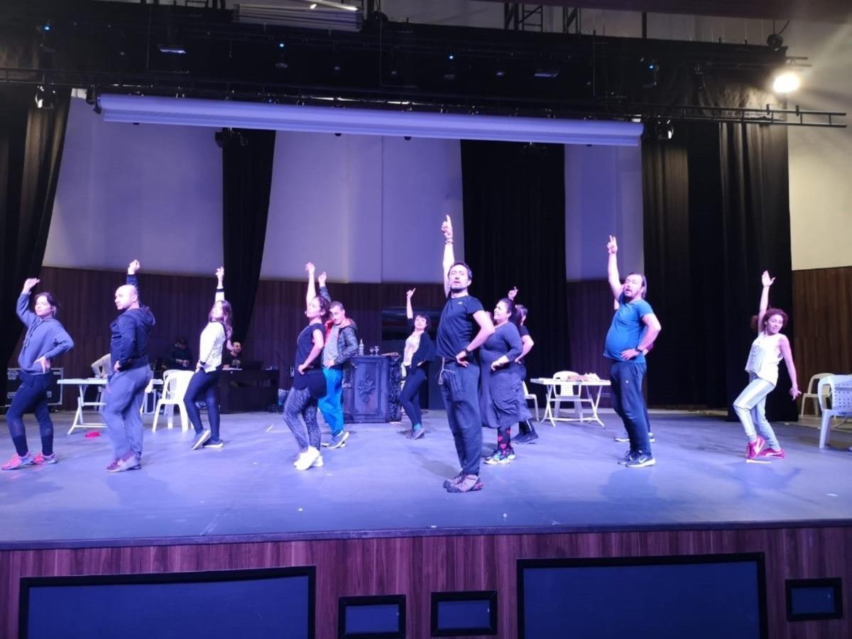 Kocaeli Şehir Tiyatrosu, 300 kişilik salonunda sanatseverlerle buluşacak