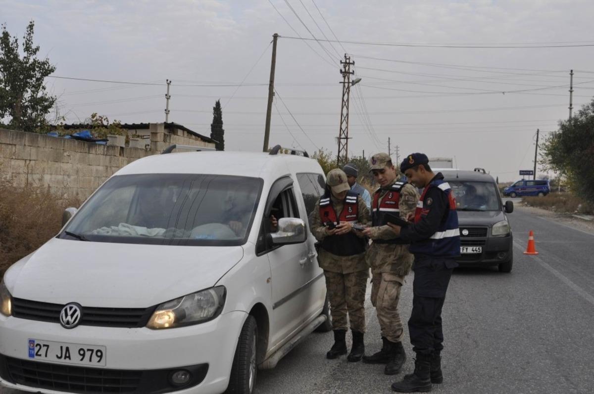 Jandarma ekiplerinden trafik uygulaması