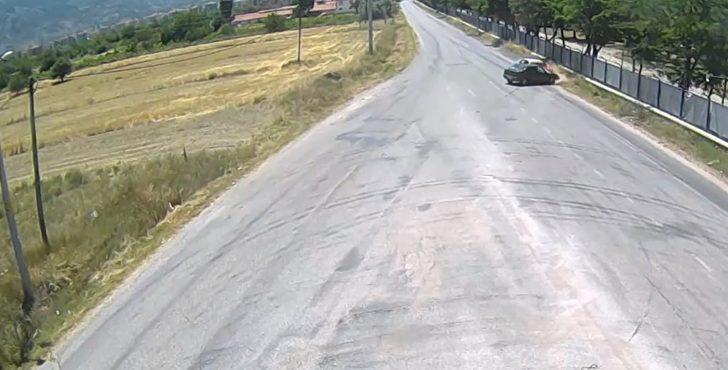 Isparta’da iki otomobilin kafa kafaya çarpışması kameralarda G2