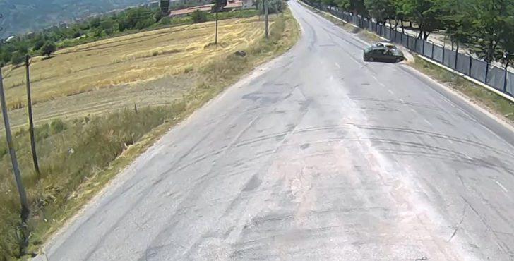 Isparta’da iki otomobilin kafa kafaya çarpışması kameralarda G3