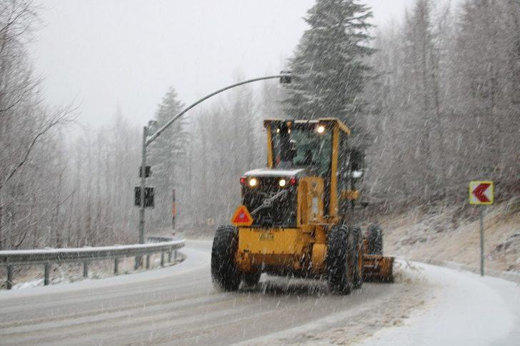İstanbul’un yanı başındaki Karatepe’ye mevsimin ilk karı yağdı G2