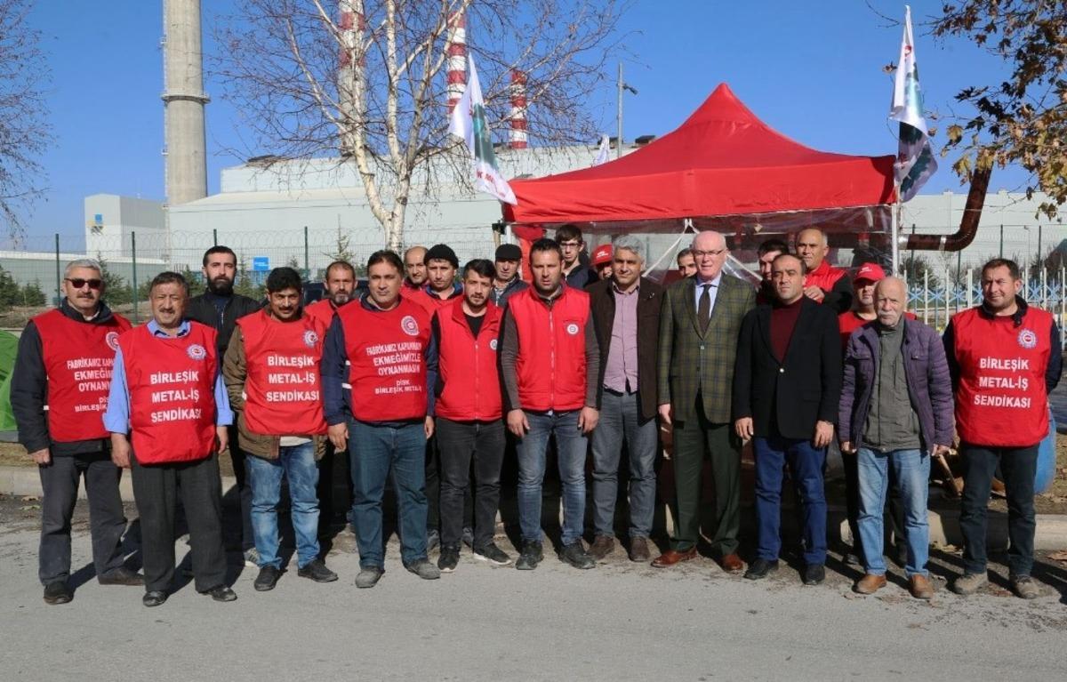 Kazım Kurt eylemdeki iş&ccedil;ilerle buluştu