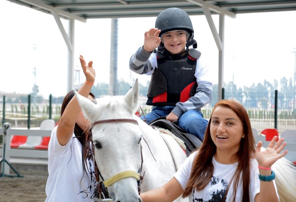 &Ouml;zel &ccedil;ocuklara atlı terapi