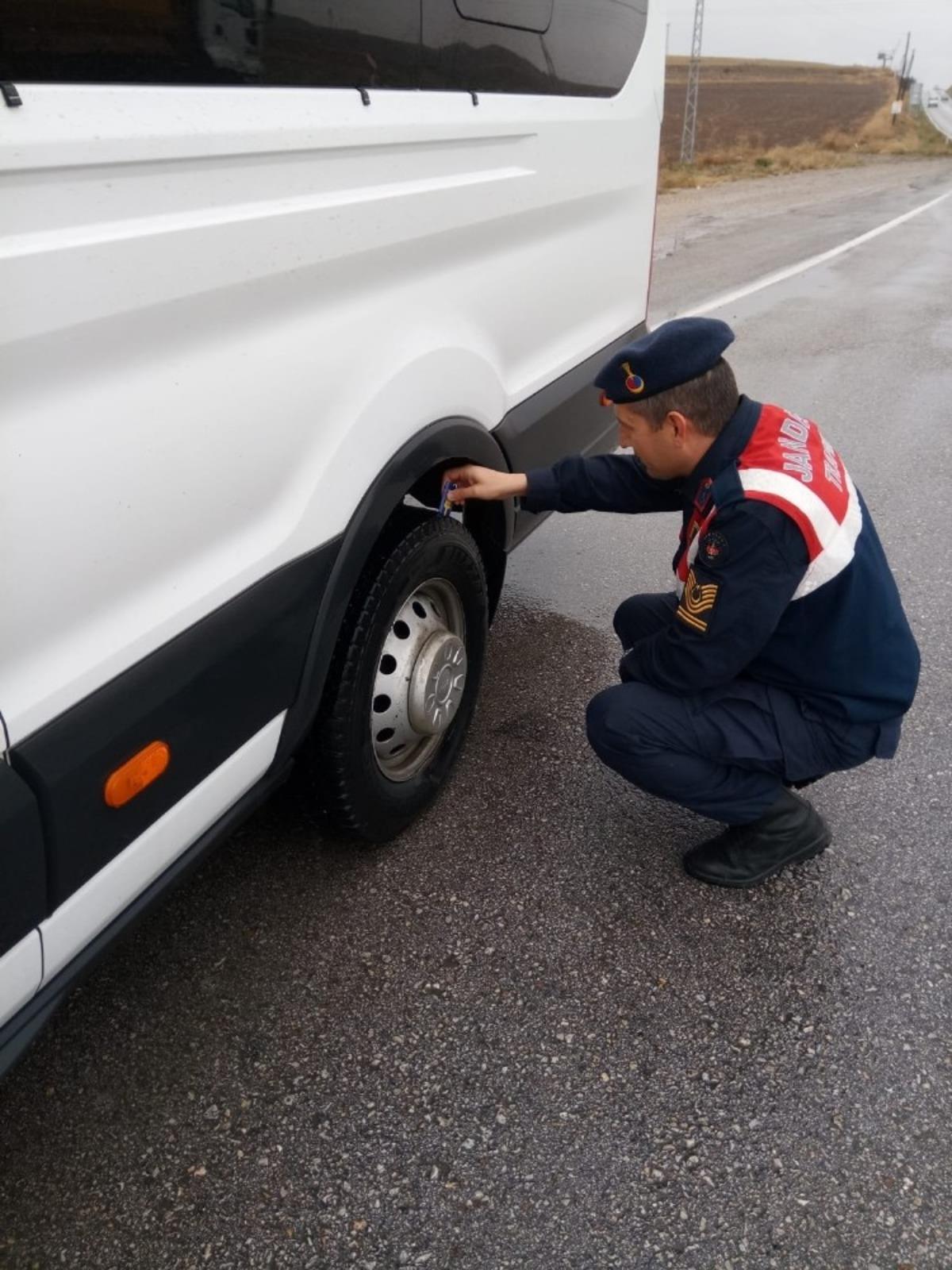Jandarmadan kış lastiği denetimi