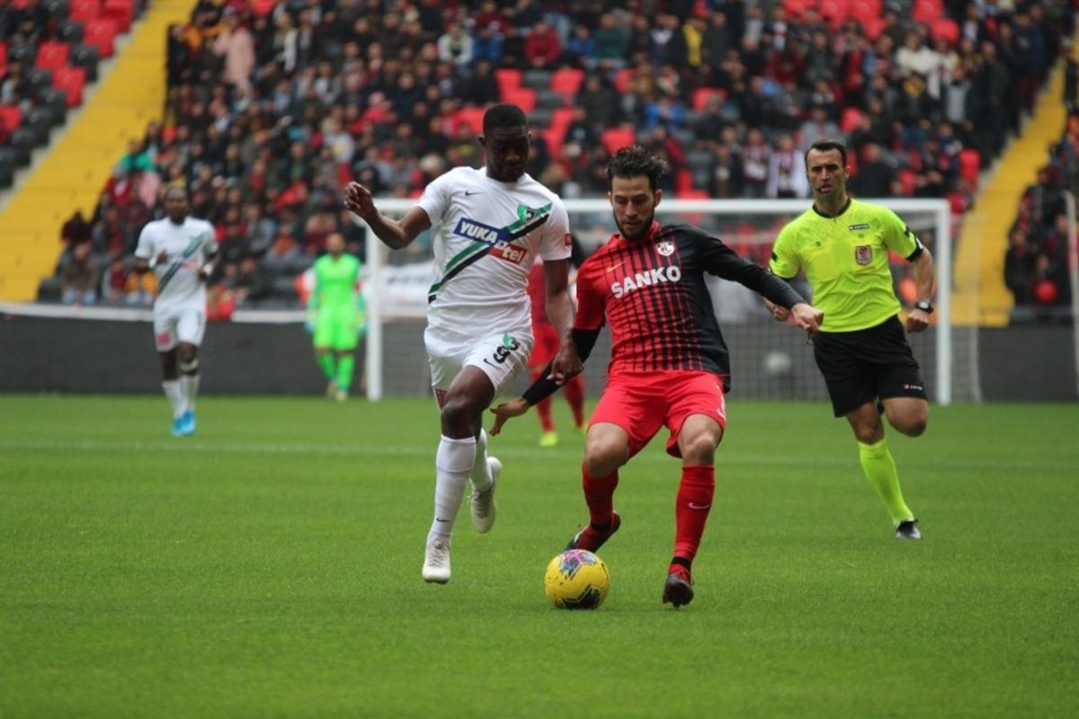 S&uuml;per Lig: Gaziantep FK: 0 - Denizlispor: 0 (İlk Yarı)