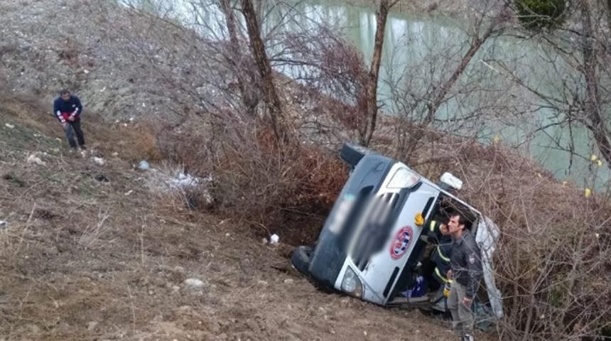 Yozgat'ta hentbol takımını taşıyan minibüs devrildi! Ölü ve yaralılar var
