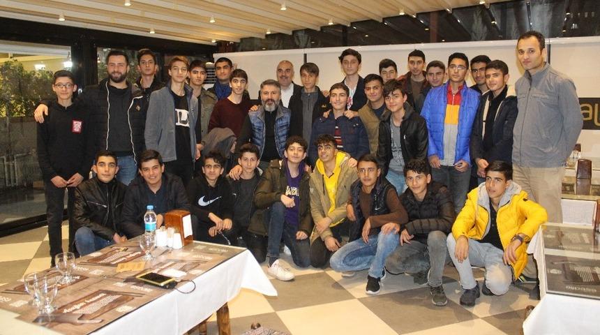 Başarılı &ouml;ğrenciler yemekte buluştu