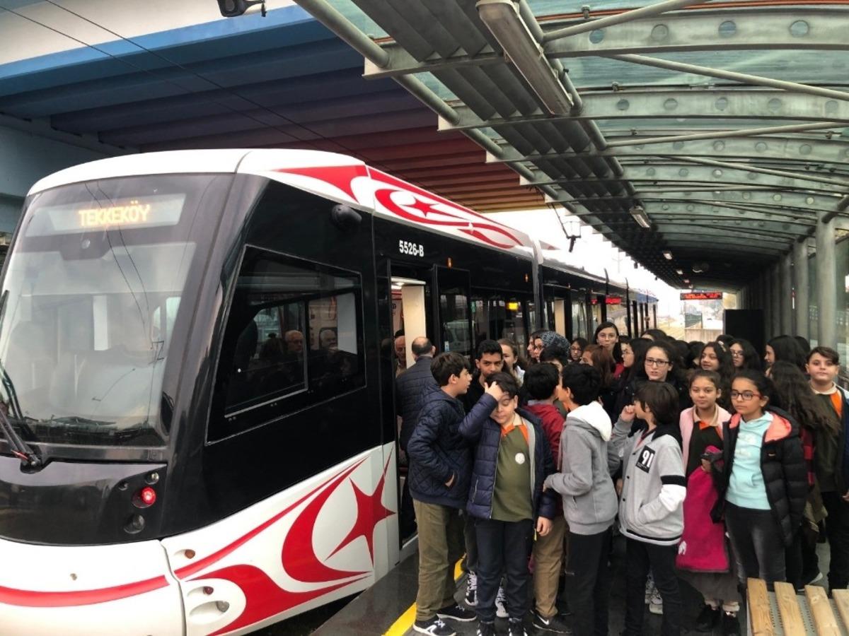 &Ouml;ğrencilere toplu taşımanın faydaları anlatılıyor