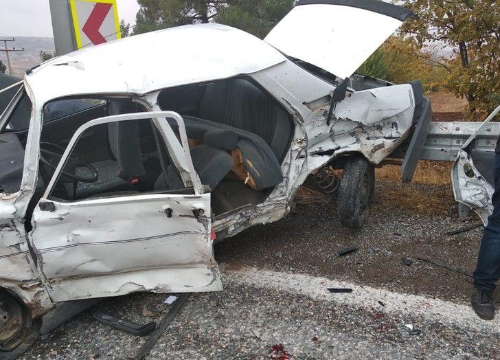 Otomobiller kafa kafaya çarpıştı: 1’i ağır 7 yaralı G4