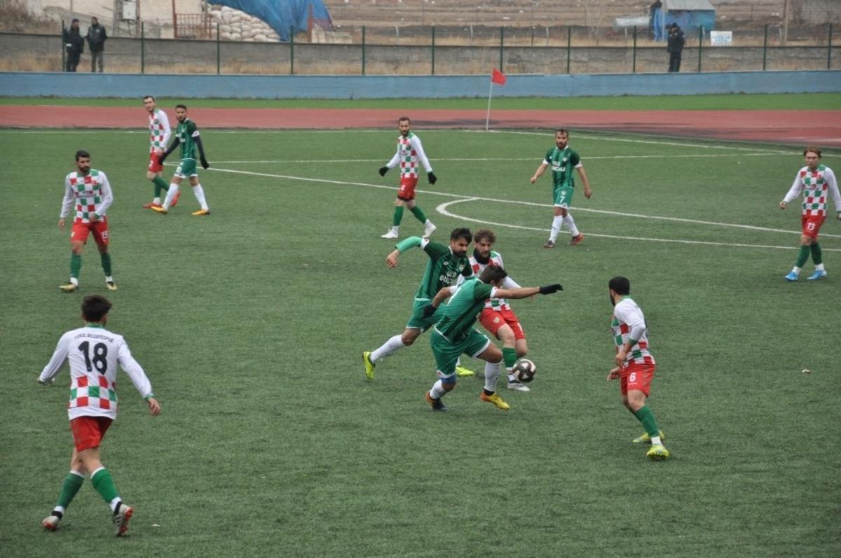 BAL: Kars 36 Spor: 3 Torul Belediye Gen&ccedil;lik Spor: 0