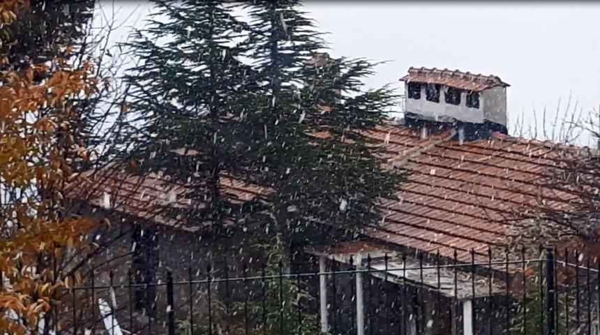 Antalya Saklıkent'e mevsimin ilk karı yağdı