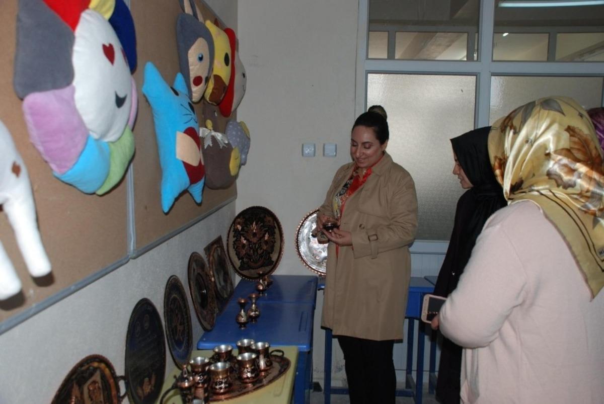 Samsat&rsquo;ta kınalı eller bakıra şekil veriyor