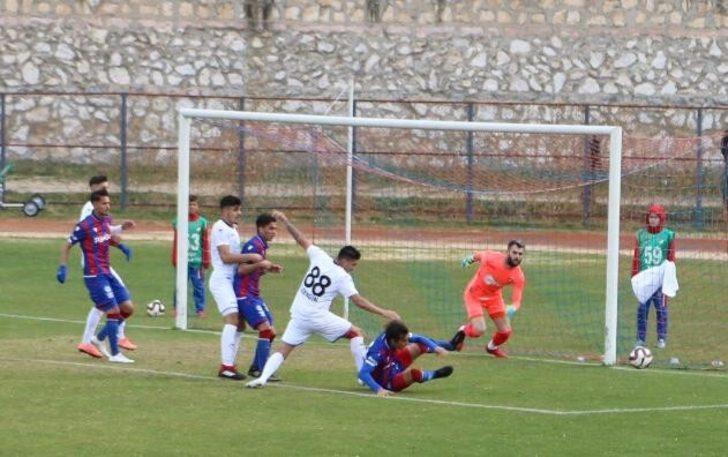 TFF 2. Lig: Niğde Anadolu FK:0- Uşakspor: 2 G3