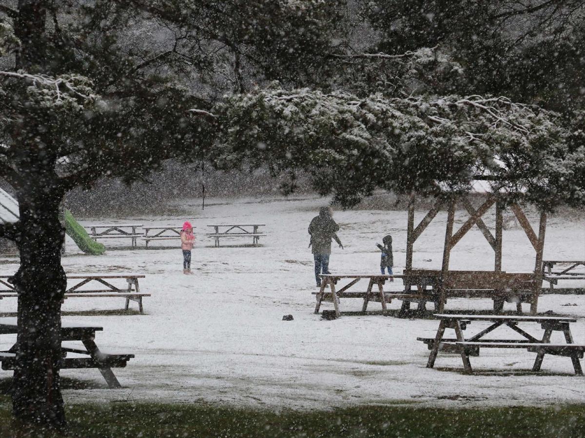 Kartepe, Abant ve D&uuml;zce'deki yaylalara mevsimin ilk karı d&uuml;şt&uuml;