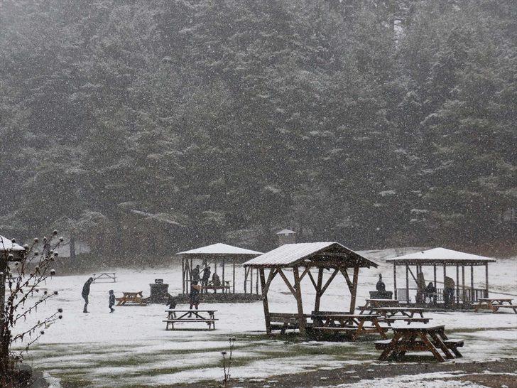 Kartepe, Abant ve Düzce'deki yaylalara mevsimin ilk karı düştü G3