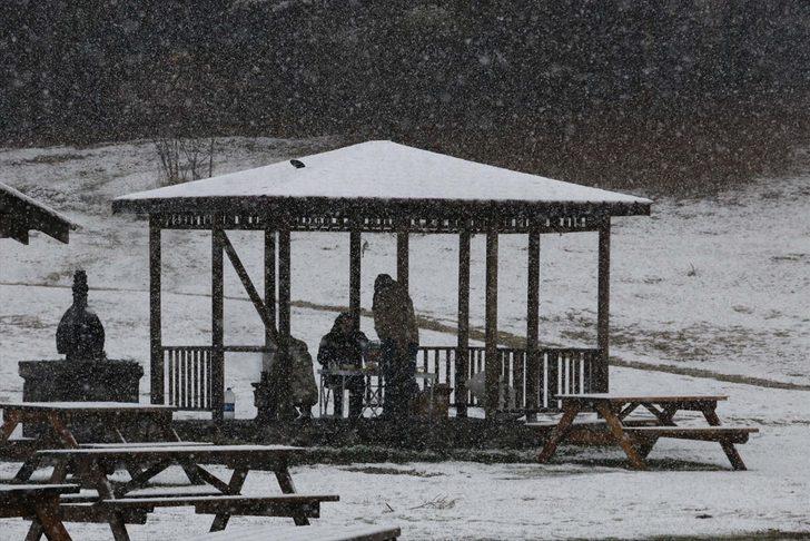 Kartepe, Abant ve Düzce'deki yaylalara mevsimin ilk karı düştü G4