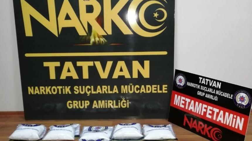 Bitlis&rsquo;te uyuşturucu ve sigara operasyonu