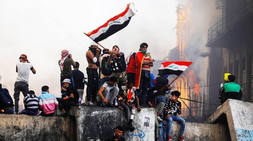 Irak'ta protestolar: Parlamento başbakanın istifasını kabul etti