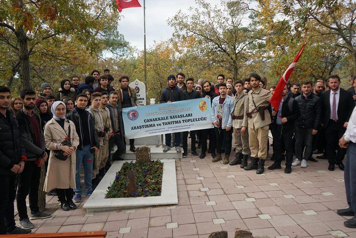 Çanakkale Savaşları kahramanlarından Seyit Onbaşı kabri başında anıldı G2