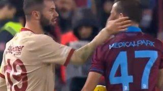Trabzonspor - Galatasaray maçında tartışma yaratan pozisyon!