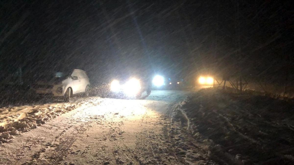 Kar s&uuml;r&uuml;c&uuml;lere zor anlar yaşattı