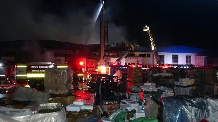 D&uuml;zce&rsquo;de fabrikada yangın (3)