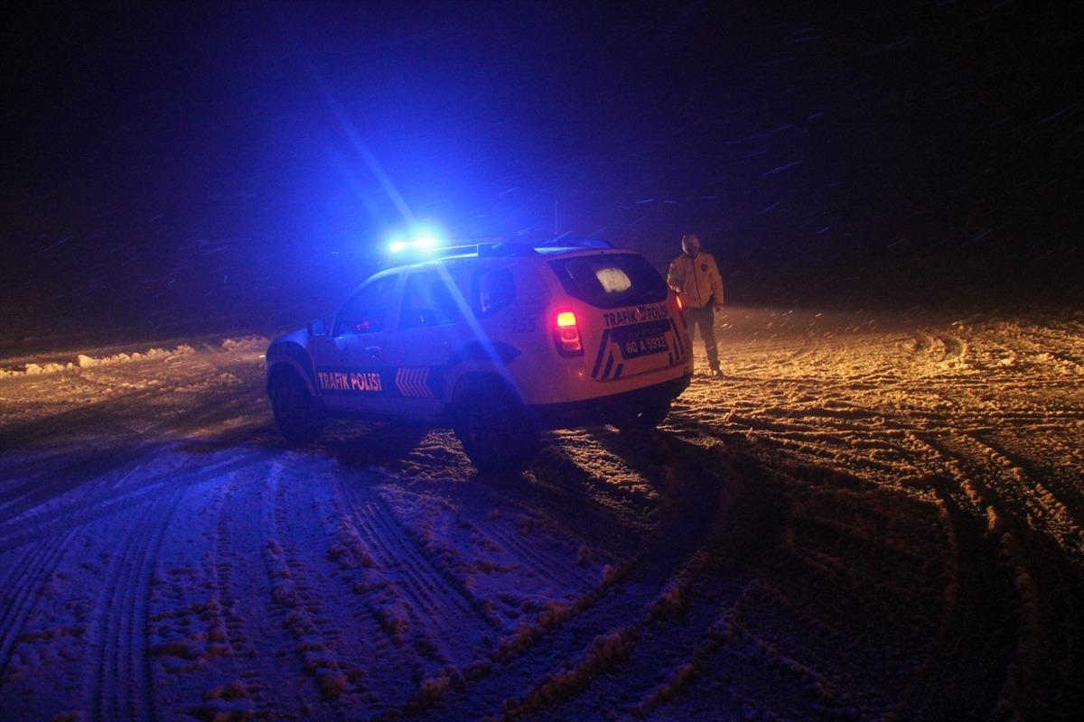 Tokat'ın y&uuml;ksek kesimlerinde kar yağışı